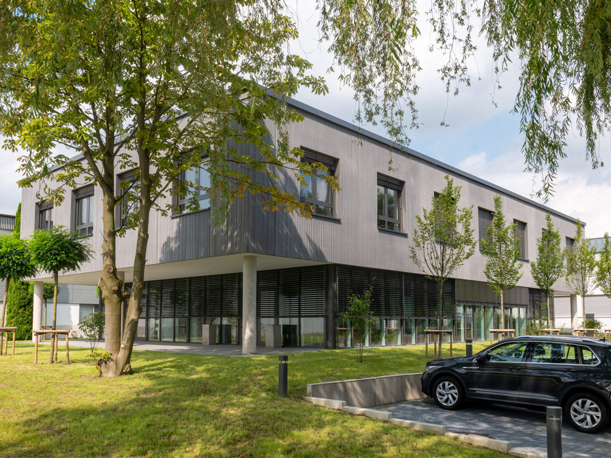 Professionelles Meeting in einem modernen Büro in Frankfurt – Businessfotografie für Unternehmen.